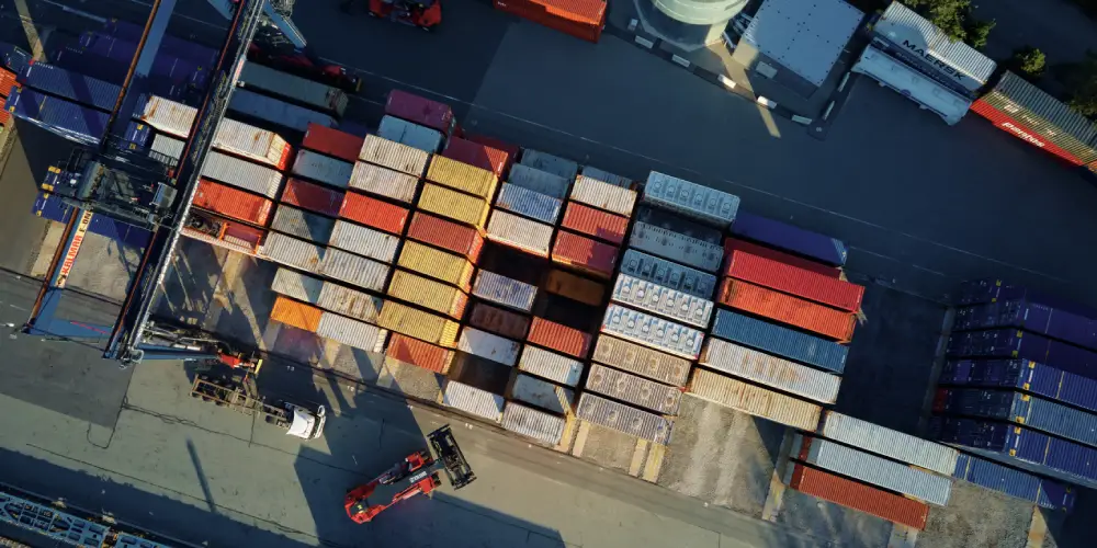 industria transporturilor și logistică