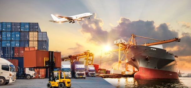 Cum să economisiți bani prin utilizarea unei soluții avansate de management al transporturilor